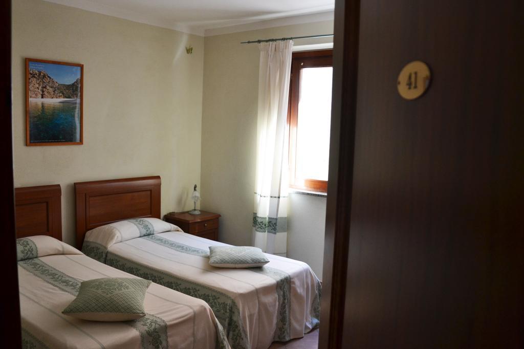 Hotel Da Paolino Trinità dʼAgultu Eksteriør bilde