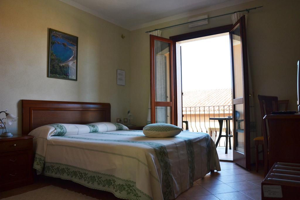 Hotel Da Paolino Trinità dʼAgultu Eksteriør bilde